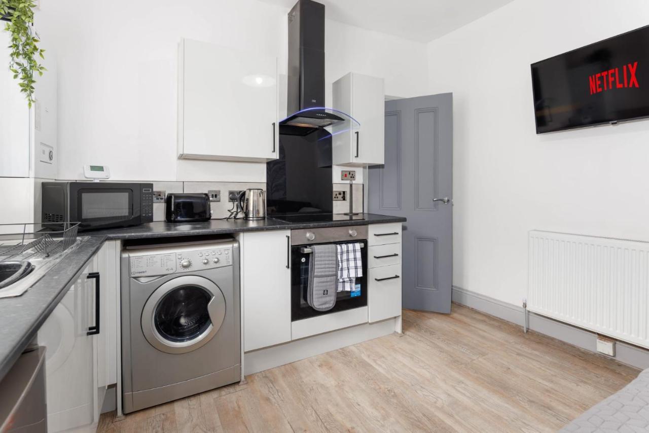 Newly Renovated Apartments In Liverpool - Extended Stay ภายนอก รูปภาพ