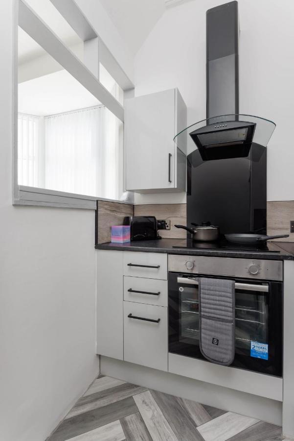 Newly Renovated Apartments In Liverpool - Extended Stay ภายนอก รูปภาพ