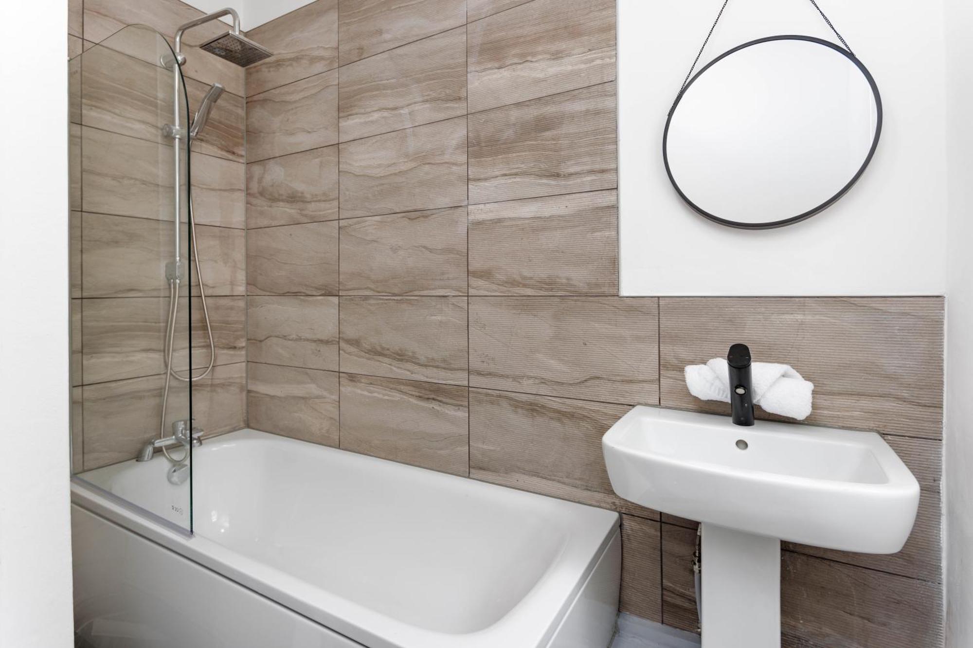 Newly Renovated Apartments In Liverpool - Extended Stay ภายนอก รูปภาพ